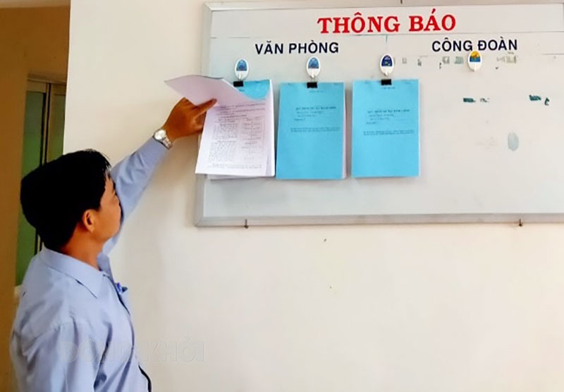 Bảng thủ tục hành chính trong Đảng tại Thành ủy TP. Bến Tre. Ảnh: H. Dũng