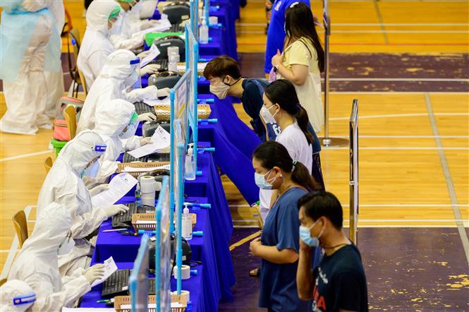 Một điểm xét nghiệm COVID-19 tại Bangkok, Thái Lan. Ảnh: AFP/TTXVN