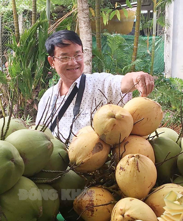 Nhà báo Huỳnh Dũng Nhân và câu chuyện về quê hương Nhà báo Huỳnh Dũng Nhân trong một lần về thăm Bến Tre.