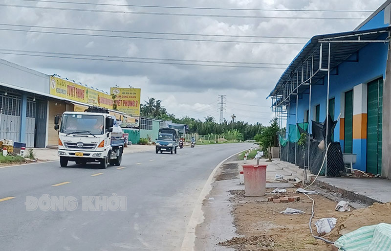 Hài hòa lợi ích trong đầu tư cơ sở hạ tầng Thương mại, dịch vụ phát triển dọc hai bên các đoạn tuyến mở mới quốc lộ 60 đoạn qua huyện Mỏ Cày Nam.