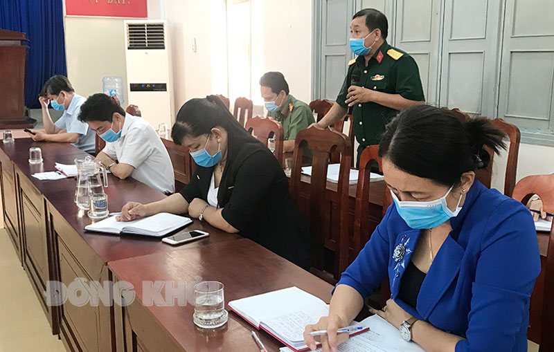 Châu Thành họp Ban chỉ đạo phòng chống dịch Covid-19 Các đại biểu tham gia thảo luận tại cuộc họp.