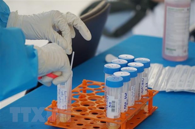 Điểm lấy mẫu xét nghiệm COVID-19 tại điểm Trường Tiểu học Nguyễn Bỉnh Khiêm (Quận 1). Ảnh: Thu Hương/TTXVN