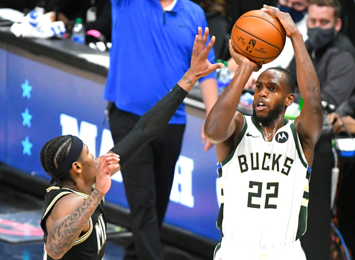 Đánh bật Hawks ngay tại Atlanta ở Game 6, Milwaukee Bucks thẳng tiến vào NBA Finals Khris Middleton có trận thứ hai liên tiếp bùng nổ. Lần này anh ghi chuỗi điểm 16-0 trong hiệp đấu mang tính bản lề