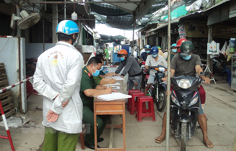 Mỏ Cày Bắc tạm dừng hoạt động bến đò Bang Tra Kiểm soát dịch Covid-19 tại chốt Bang Tra ngày 7-7-2021.
