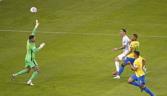 Chức vô địch lịch sử của Messi Pha lốp bóng ghi bàn đẳng cấp của Di Maria