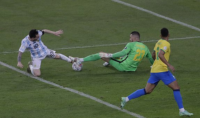 Chức vô địch lịch sử của Messi Pha hỏng ăn ở cuối trận của Messi