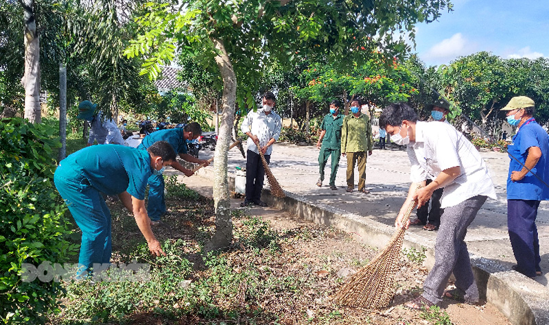 Công tác chuẩn bị dọn vệ sinh, mỹ quan khu cách ly cơ sở 3 tại Trường THCS Mỹ Nhơn