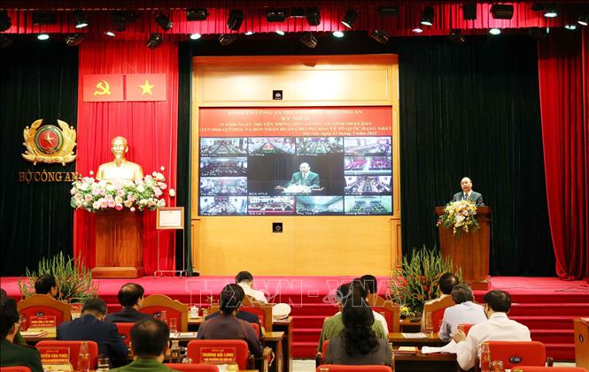 Cùng dự có các Ủy viên Bộ Chính trị, Bí thư Trung ương Đảng: Trưởng Ban Nội chính Trung ương Phan Đình Trạc; Chánh án Tòa án nhân dân Tối cao Nguyễn Hòa Bình. Đại tướng Tô Lâm, Ủy viên Bộ Chính trị, Bộ trưởng Bộ Công an chủ trì buổi lễ.  Chủ tịch nước Nguyễn Xuân Phúc phát biểu. Ảnh: Phạm Kiên/ TTXVN
