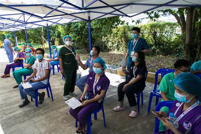 Một điểm tiêm vaccine ngừa COVID-19 tại Yangon, Myanmar ngày 27-1-2021. Ảnh: AFP/TTXVN