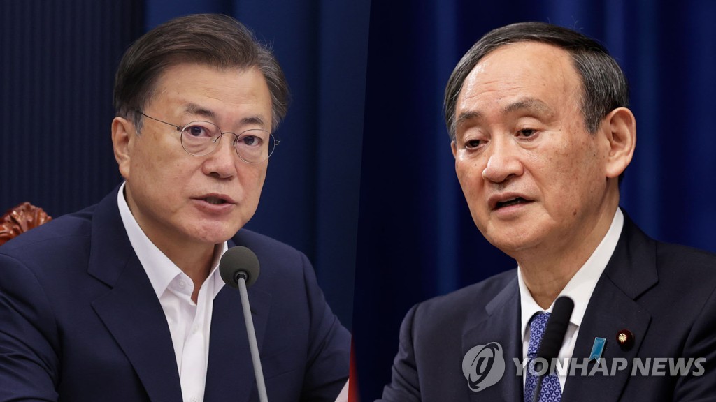 Tổng thống Hàn Quốc Moon Jae-in (trái) và Thủ tướng Nhật Bản Yoshihide Suga. Ảnh: Yonhap