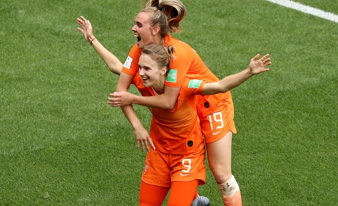 Miedema lập hat-trick cho Hà Lan trước Zambia