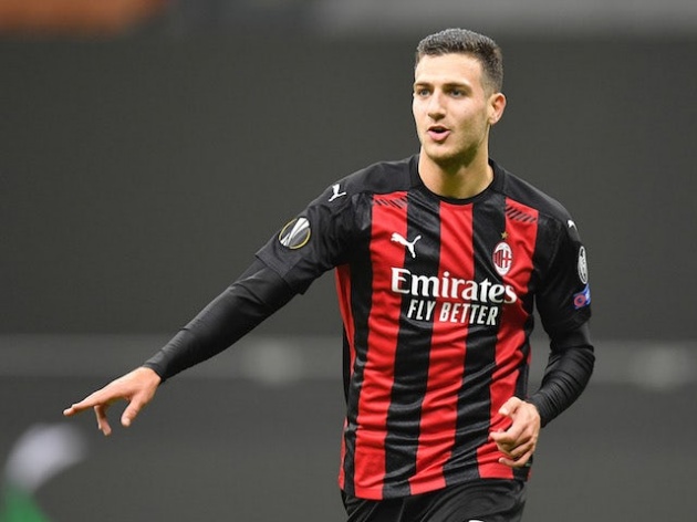 Dalot từng khoác áo Milan theo dạng cho mượn ở mùa 2020/21