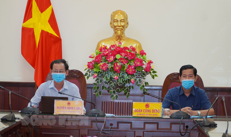 Chủ động, sáng tạo trong việc thiết lập bệnh viện dã chiến Phó chủ tịch UBND tỉnh Nguyễn Minh Cảnh chủ trì điểm cầu tỉnh.