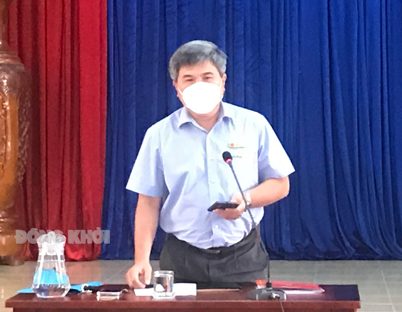 Châu Thành triển khai nhiều giải pháp tập trung phòng, chống dịch Bí thư Huyện ủy - Chủ tịch UBND huyện Dương Văn Phúc phát biểu tại cuộc họp.