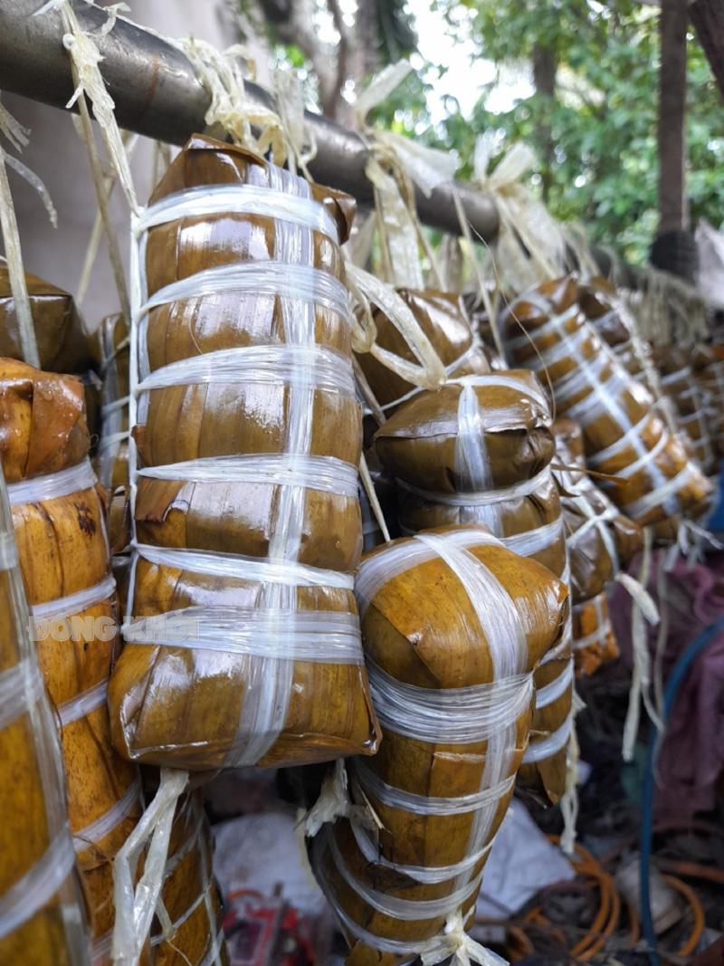 Những đòn bánh tét nghĩa tình trong phòng chống dịch Những đòn bánh tét vừa chín. Ảnh: Bảo Ngọc