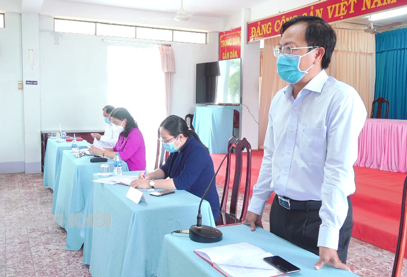 Mỏ Cày Nam đánh giá kết quả thực hiện công tác phòng, chống dịch bệnh Covid-19 Chủ tịch UBND huyện Võ Văn Út phát biểu kết luận hội nghị.
