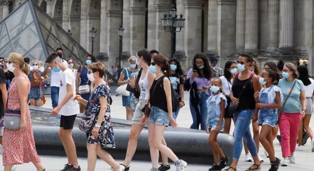 Người dân tại thủ đô Paris, Pháp. (Nguồn: Reuters)