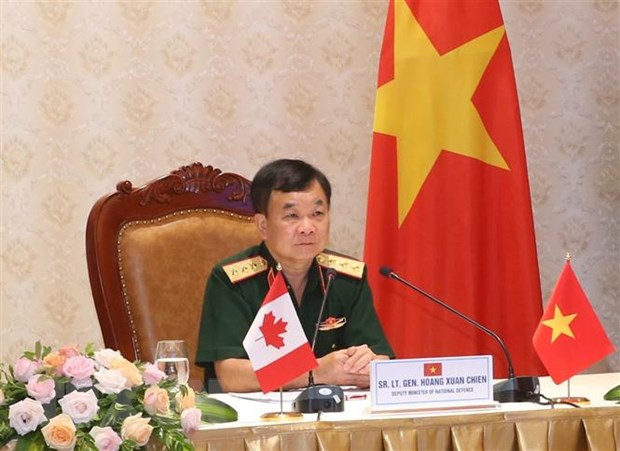 Đối thoại Chính sách Quốc phòng Việt Nam-Canada lần thứ nhất Thượng tướng Hoàng Xuân Chiến, Ủy viên Trung ương Đảng, Ủy viên Quân ủy Trung ương, Thứ trưởng Bộ Quốc phòng Việt Nam chủ trì Đối thoại tại đầu cầu Hà Nội. (Ảnh: Hồng Pha/TTXVN phát)