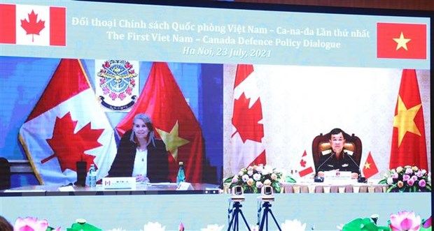 Đối thoại Chính sách Quốc phòng Việt Nam-Canada lần thứ nhất Thượng tướng Hoàng Xuân Chiến, Ủy viên Trung ương Đảng, Ủy viên Quân ủy Trung ương, Thứ trưởng Bộ Quốc phòng Việt Nam và bà Jody Thomas, Thứ trưởng Bộ Quốc phòng Canada đồng chủ trì Đối thoại. (Ảnh: Hồng Pha/TTXVN phát)