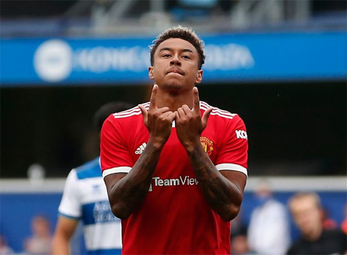 Lingard mở tỷ số ngay phút thứ 3 nhưng Man United vẫn thảm bại trước QPR