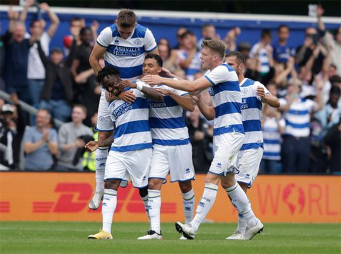 QPR chỉ cần 6 phút ở hiệp 2 để nhấn chìm Man United