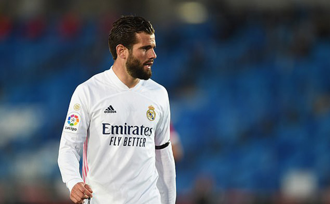 Thẻ đỏ của Nacho khiến Real Madrid thua ngược