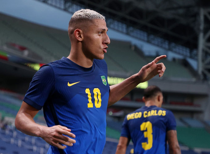 Richarlison có cú đúp bàn thắng