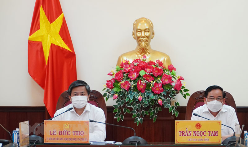 Tận dụng thời gian giãn cách để “làm sạch” địa bàn Bí thư Tỉnh ủy Lê Đức Thọ, Chủ tịch UBND tỉnh Trần Ngọc Tam tham dự tại điểm cầu tỉnh.