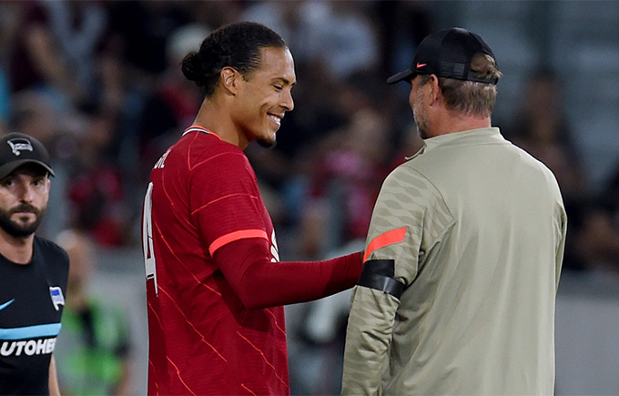 Van Dijk tái xuất nhưng không thể giúp Liverpool tránh khỏi thất bại