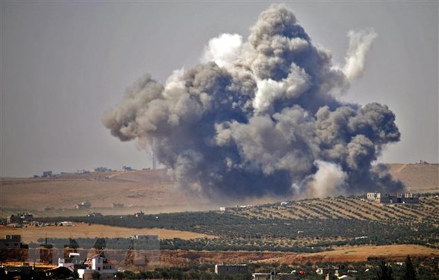 Các bên liên quan tại Syria đạt được thỏa thuận ngừng bắn ở tỉnh Daraa Khói bốc lên sau một vụ không kích xuống khu vực do lực lượng nổi dậy kiểm soát ở thành phố Daraa năm 2018. (Ảnh: AFP/TTXVN)
