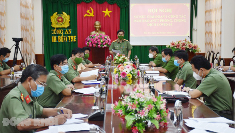 Các ngành, địa phương sơ kết đánh giá kết quả 14 ngày thực hiện Chỉ thị số 16/CT-TTg Giám đốc Công an Đại tá Võ Hùng Minh tỉnh phát biểu chỉ đạo tại hội nghị. Ảnh: Nguyễn Đăng.
