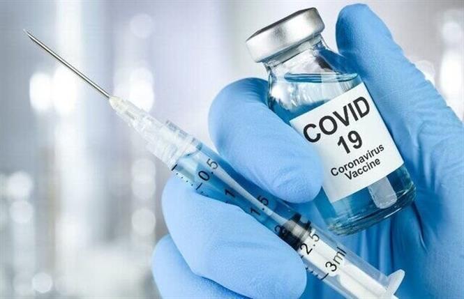 Mỹ ghi nhận gần 100.000 ca mắc mới; WHO khuyến cáo dừng tiêm mũi vaccine thứ 3 Tiêm chủng vaccine ngừa COVID-19 tại Tehran, Iran. Ảnh: IRNA/TTXVN