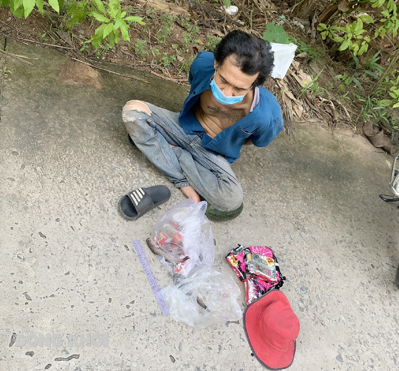 Giồng Trôm bắt quả tang đối tượng nhét ma túy vào bụng cá lóc Đối tượng cùng tang vật.