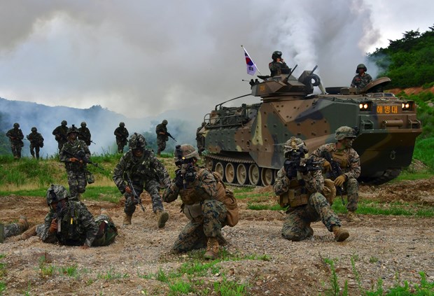 Binh sĩ Mỹ và Hàn Quốc tham gia một cuộc tập trận chung tại cảng Pohang, Đông Nam Hàn Quốc. Ảnh: AFP/TTXVN