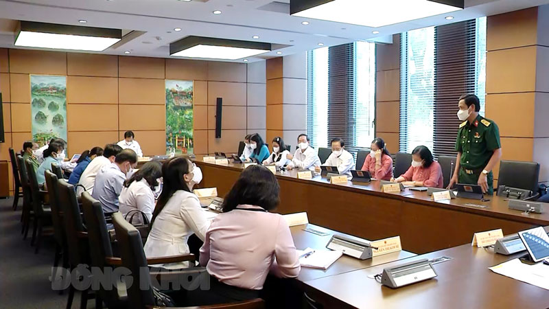 Tập trung đầu tư các chương trình mục tiêu quốc gia, dự án quan trọng (tt) Đại biểu Võ Văn Hội phát biểu thảo luận tại tổ. Ảnh: CTV