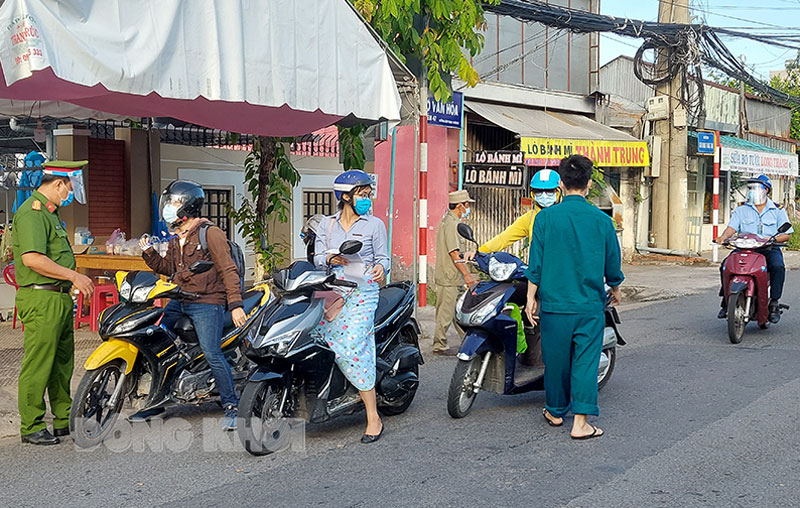Siết chặt chốt chặn thực hiện nghiêm giãn cách xã hội. Siết chặt chốt chặn thực hiện nghiêm giãn cách xã hội.