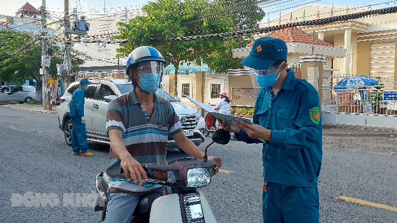 Đến 11 giờ ngày 9-8-2021, tỉnh có 1.151 ca mắc Covid-19 Lực lượng kiểm soát chặt các trường hợp ra vào chốt kiểm soát dịch Covid-19.