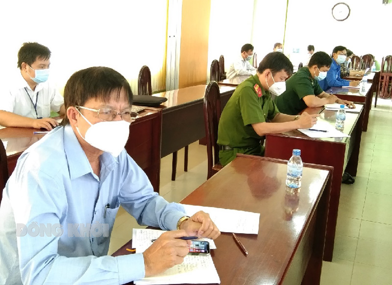 Thạnh Phú, Bình Đại họp Ban Chỉ đạo phòng, chống dịch Covid-19 Đại biểu tại điểm cầu huyện. Ảnh: Minh Nhân