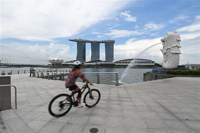 Công viên Merlion ở Singapore vắng lặng. Ảnh: THX/TTXVN