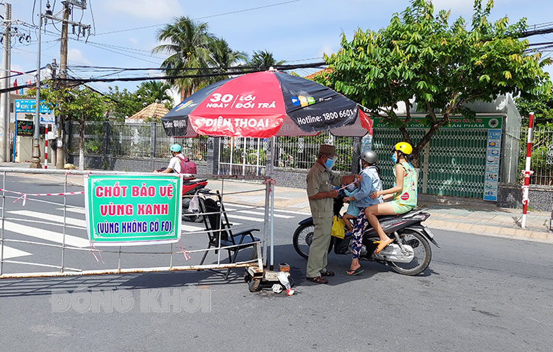 Đến 11 giờ ngày 11-8-2021, tỉnh có 1.215 ca mắc Covid-19 Lực lượng kiểm soát chặt các trường hợp ra vào chốt kiểm soát dịch Covid-19.