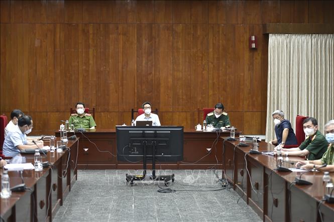 Toàn cảnh cuộc họp, tối 11-8.