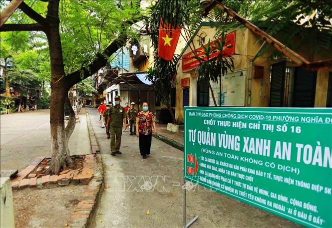 Ngày 13-8-2021, Việt Nam có 9.180 ca mắc mới COVID-19, trong đó 30 ca nhập cảnh Các tổ phòng, chống COVID đang đóng vai trò quan trọng ở cơ sở trong phòng, chống dịch. Ảnh: Vũ Sinh/TTXVN