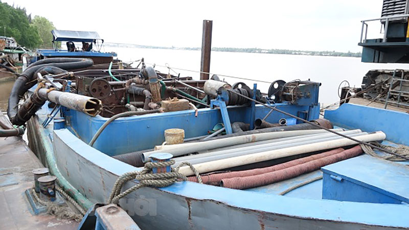 Tin an ninh trật tự ngày 13-8-2021 Tàu sắt bị cơ quan công an tạm giữ. Ảnh: Quang Duy