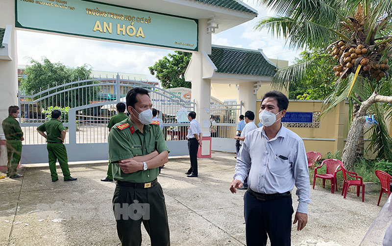 Châu Thành tập trung kiểm soát những khu vực nguy cơ Lãnh đạo huyện kiểm tra tại khu cách ly tập trung Trường THCS An Hóa. Ảnh: Phạm Tuyết