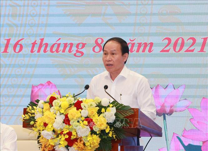 Triển khai thực hiện Nghị quyết Đại hội XIII của Đảng gắn với nhiệm vụ trọng tâm của MTTQ Việt Nam và các tổ chức thành viên Đồng chí Lê Tiến Châu, Ủy viên Trung ương Đảng, Phó chủ tịch - Tổng thư ký Ủy ban Trung ương MTTQ Việt Nam trình bày báo cáo tại hội nghị. Ảnh: Phương Hoa/TTXVN
