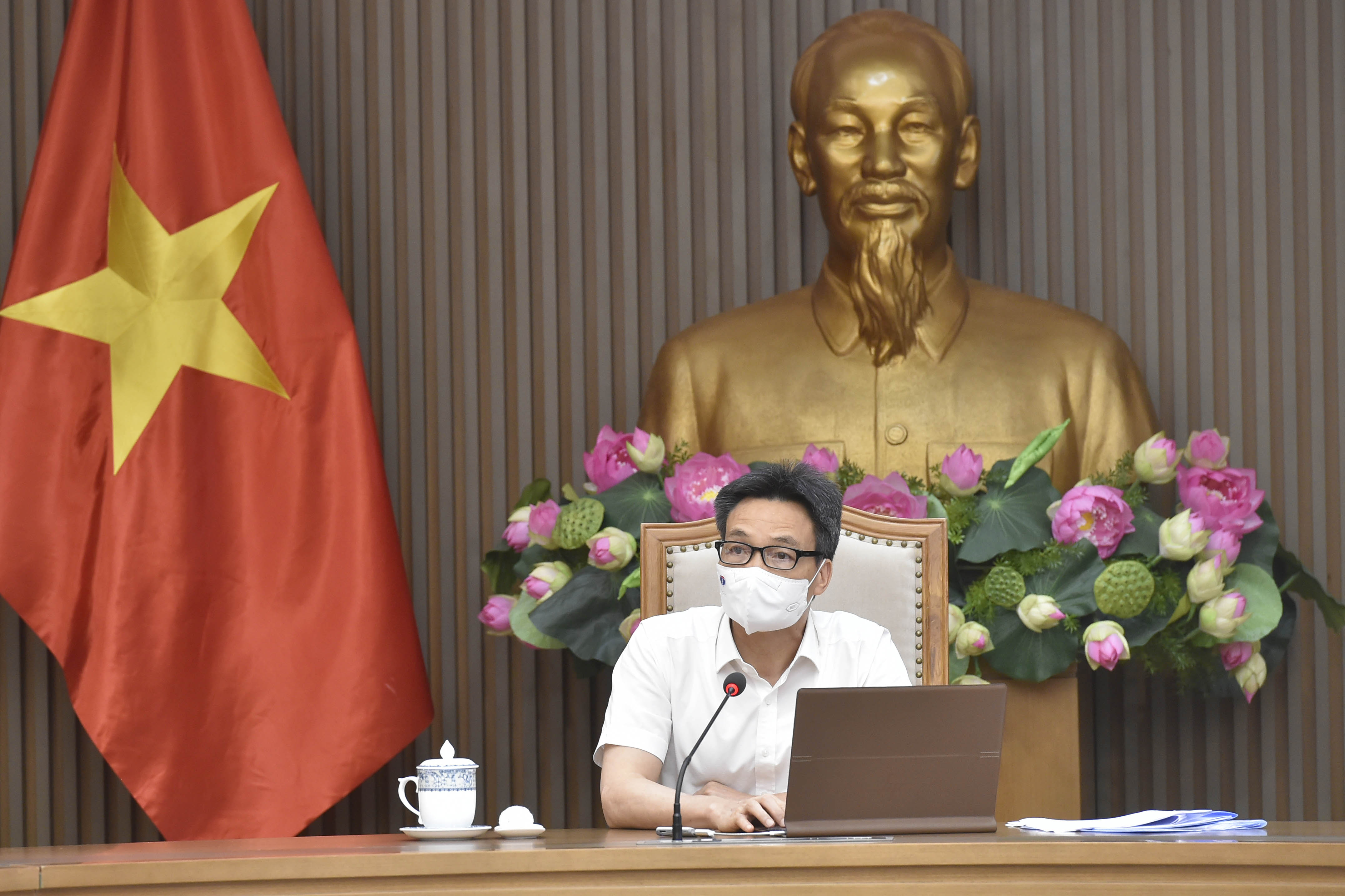 Đón người từ vùng dịch cần ưu tiên phụ nữ mang thai, đang nuôi con nhỏ Phó thủ tướng Vũ Đức Đam: Đón người từ vùng dịch cần ưu tiên phụ nữ mang thai, đang nuôi con nhỏ - Ảnh: VGP/Đình Nam