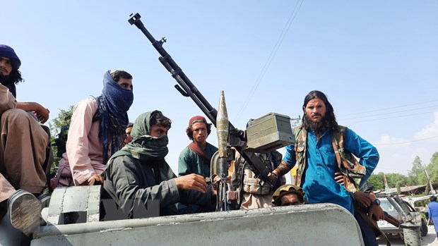 Lực lượng Taliban tại thủ phủ Mehtarlam, tỉnh Laghman, Afghanistan ngày 15-8-2021. (Ảnh: THX/TTXVN)