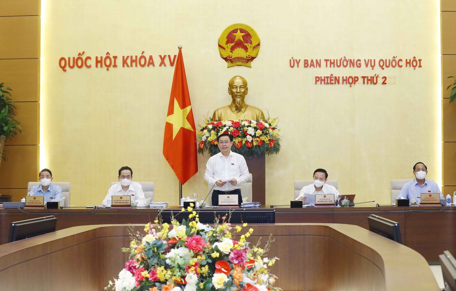 Khắc phục tính hình thức trong công tác thi đua khen thưởng Chủ tịch Quốc hội Vương Đình Huệ phát biểu khai mạc phiên họp. Ảnh: Doãn Tấn/TTXVN