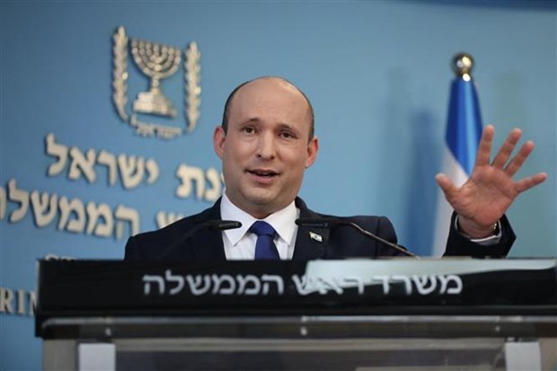 Thủ tướng Israel Naftali Bennett phát biểu tại một cuộc họp báo ở Jerusalem, ngày 18-8-2021. (Ảnh: AFP/TTXVN)