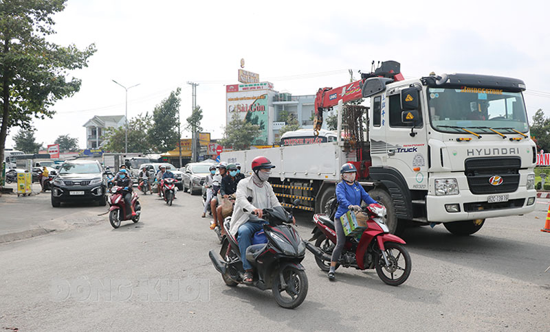 Lưu lượng vận tải trên tuyến QL60 (đoạn qua TP. Bến Tre) tăng nhanh.